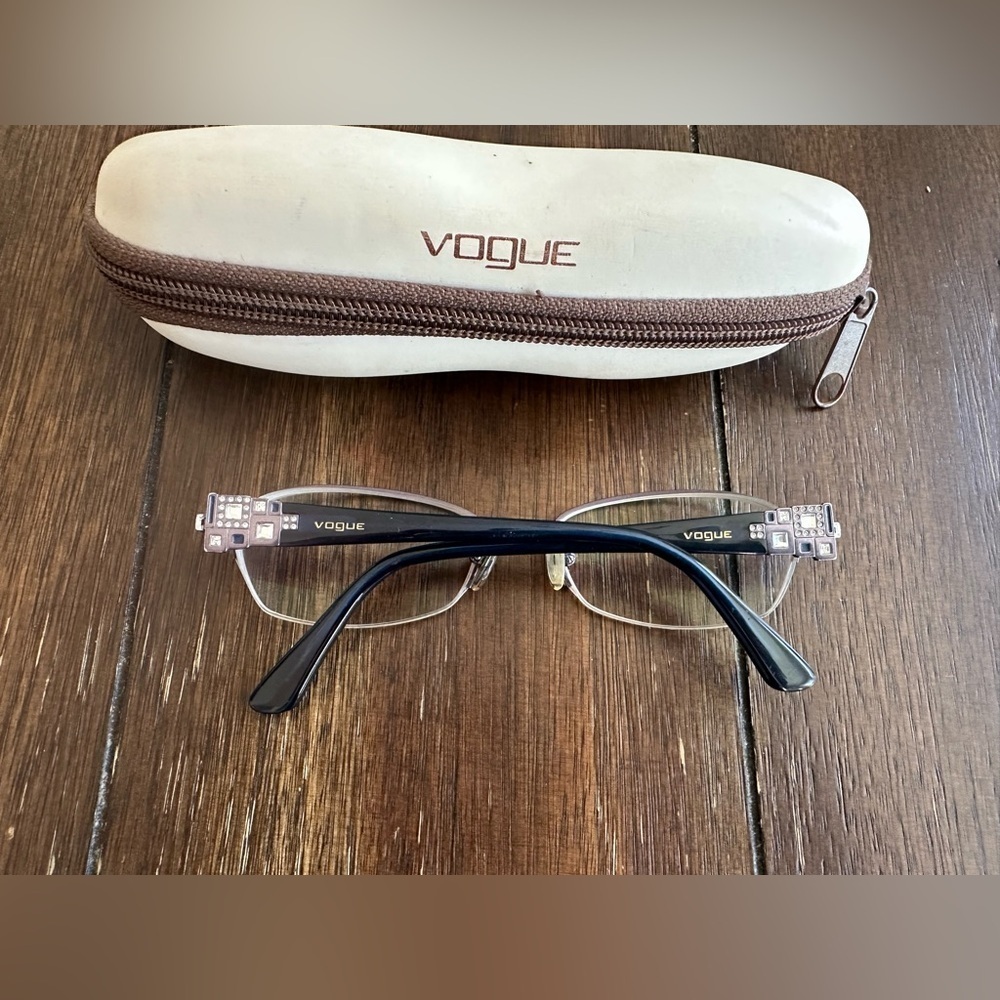 Vogue eye wear with glasses case